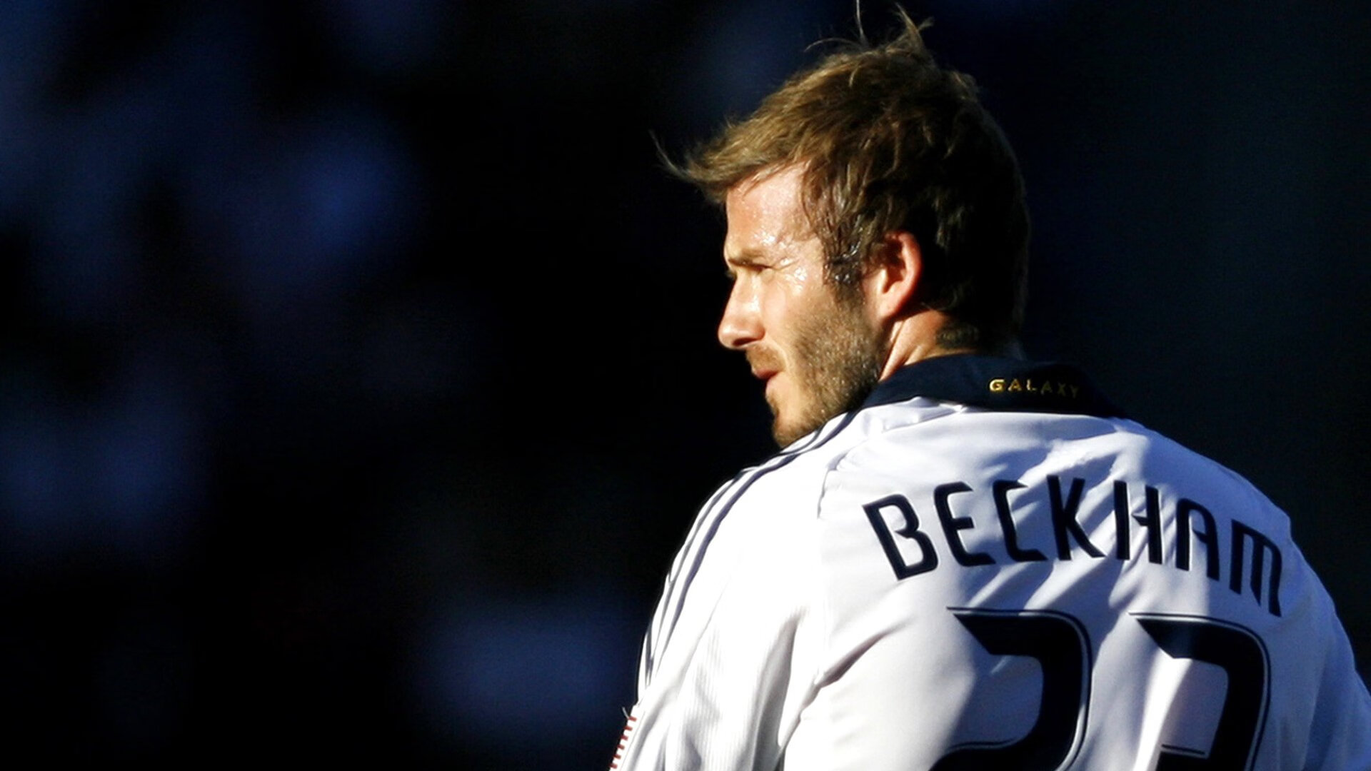 特色夜跑灯光盛典，点亮城市的运动夜空，夜光跑步