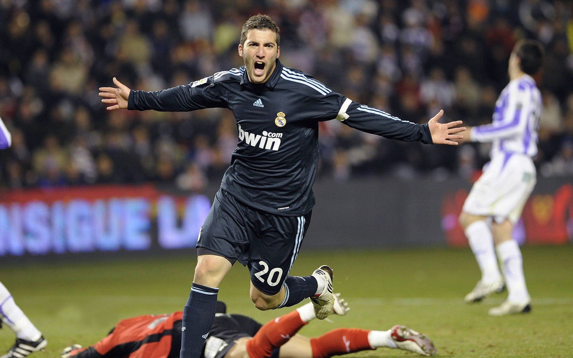 球队是否构建应对反击失败后的压迫回防机制，面对这么多的困难,球队怎么能赢得比赛呢